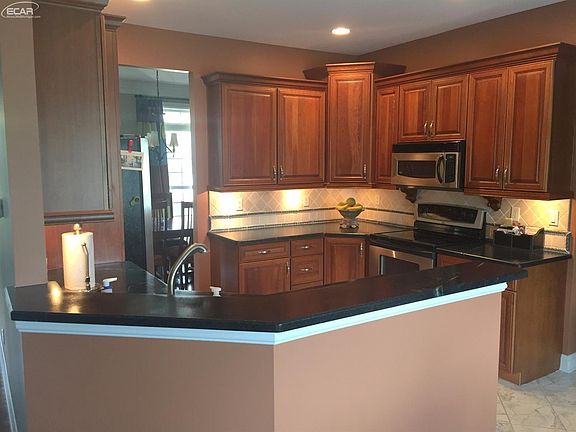2nd image of 2412 Lindsay Ln
