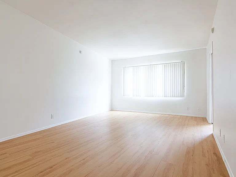 667-669 Levering — Photo 10