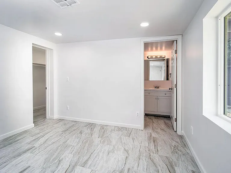 1017 E. West Circle Dr. — Photo 12