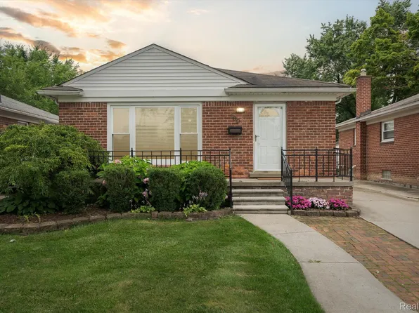 100 Elmsford Dr, Clawson, MI 48017