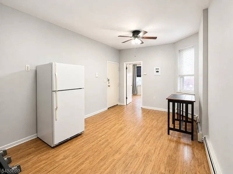 1 bed, 1.0 bath, $1,400 — Photo 3