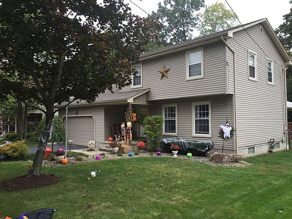 2nd image of 5826 Yorktown Ln