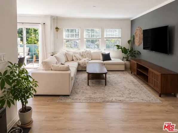 4832 Whitsett Ave Unit 203, Valley Village, CA 91607