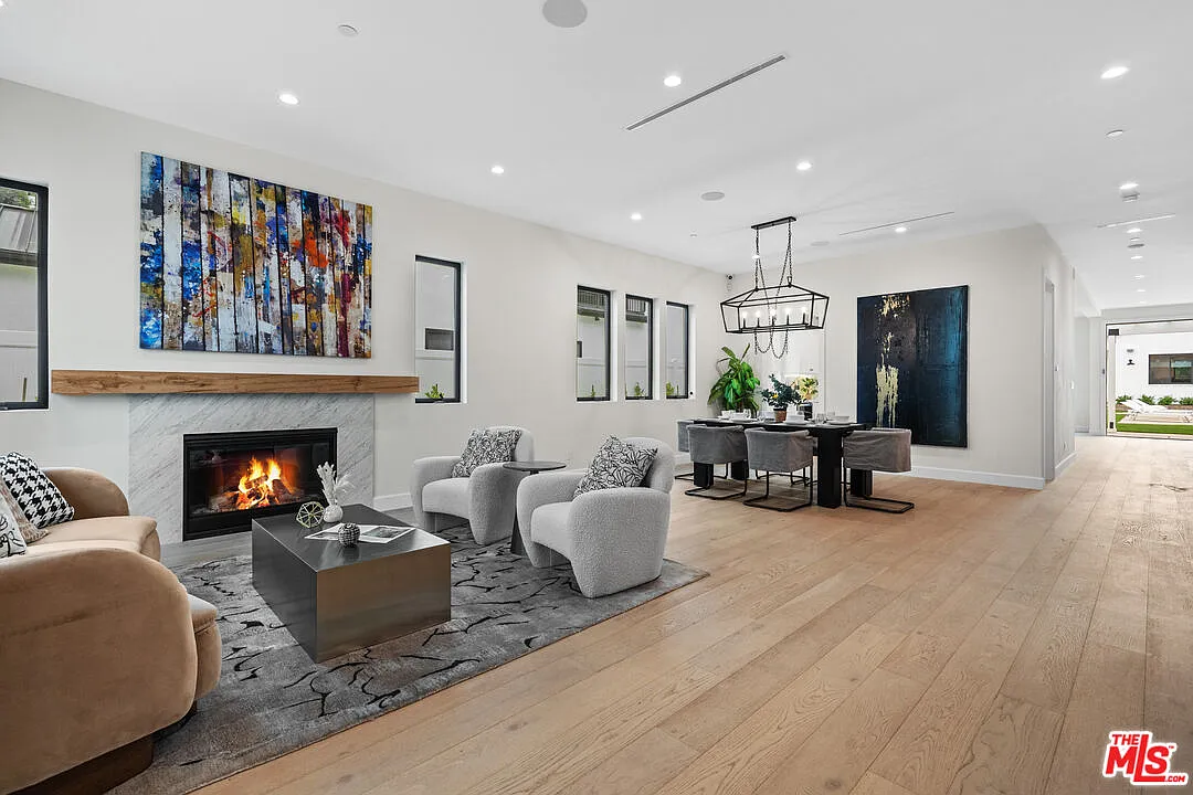 7 bed, 7.5 bath, 5675 sqft, $23,500 — Photo 2
