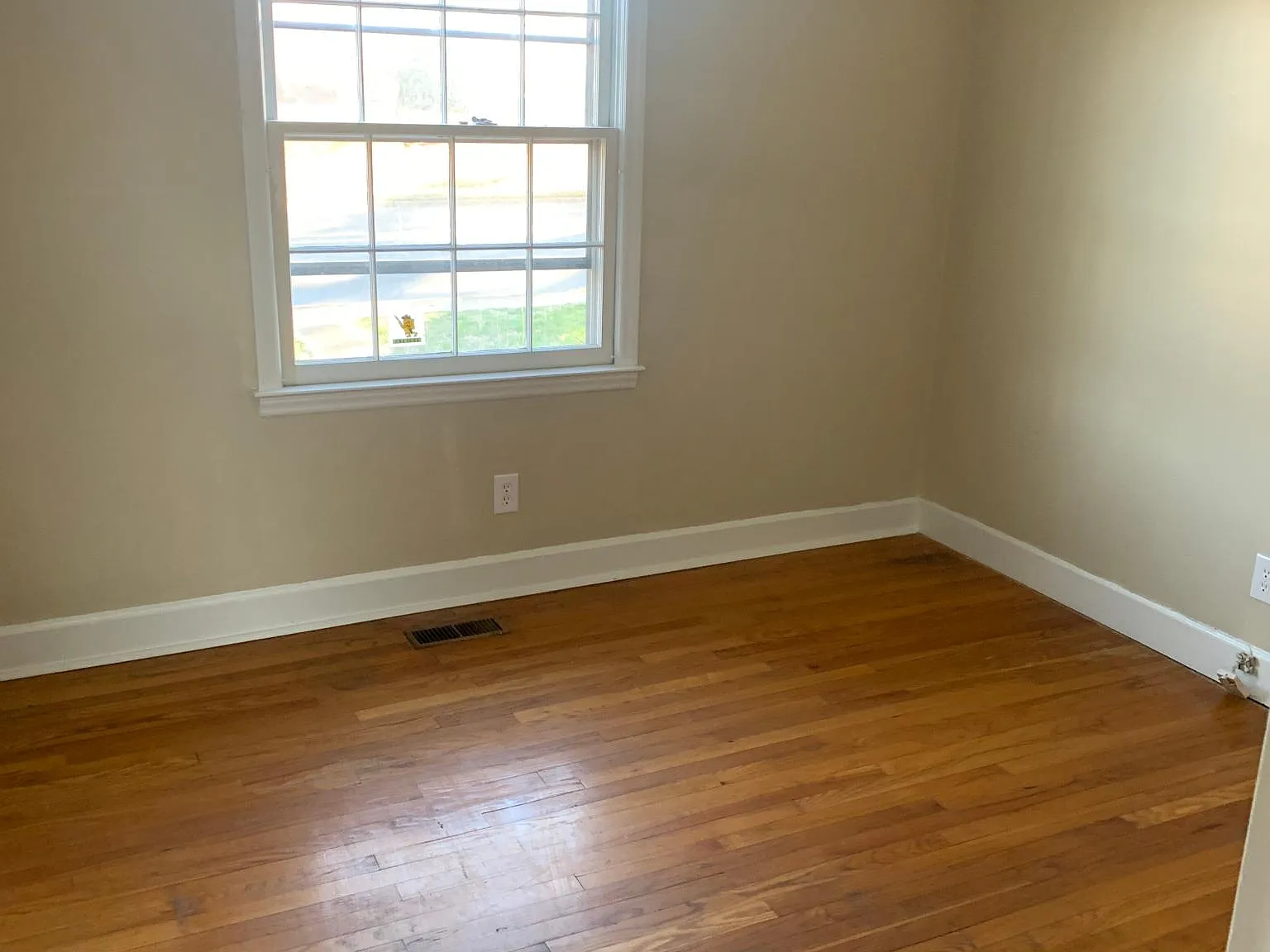 4 bed, 2.5 bath, 1823 sqft, $2,400 — Photo 4