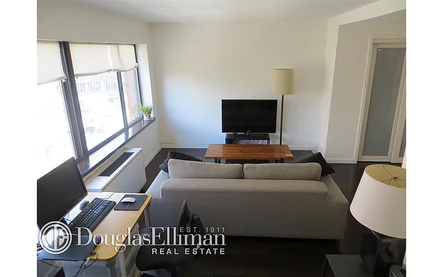 Rented by Douglas Elliman | media 15