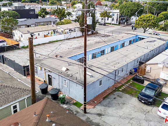 5th image of 2338 Ocean Park Blvd