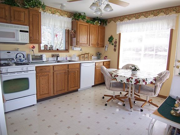 5th image of 1505 Thornfield Ln APT 1