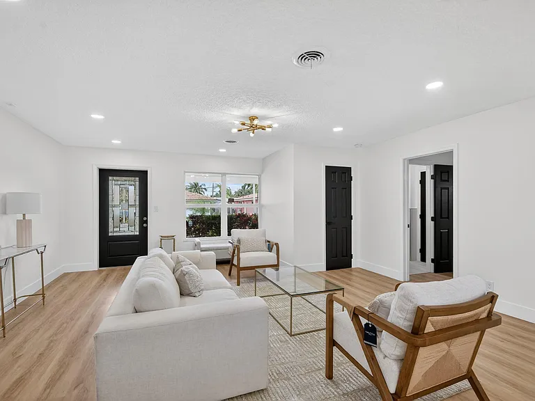 1221 Singer Dr — Photo 6