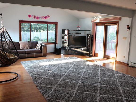 5th image of 105 Woodshire S