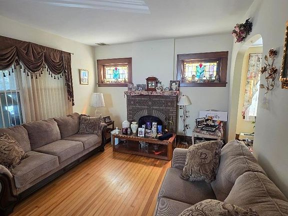 2nd image of 90 Hudson St