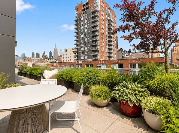 305 W 16th St APT 6D, New York, NY 10011