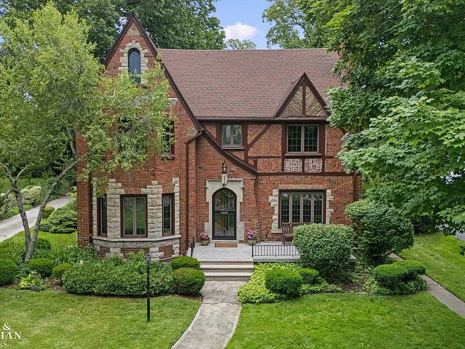 1st image of 542 Lakepointe St