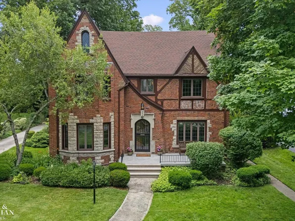 542 Lakepointe St, Grosse Pointe Park, MI 48230