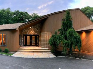 9 Watercrest Ct, Saint James, NY 11780