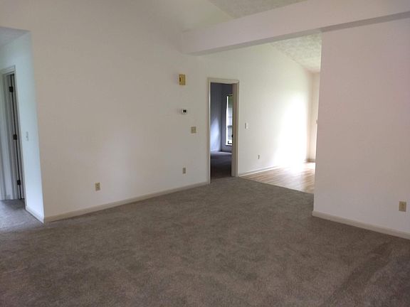 5th image of 206 Orchard View Ln