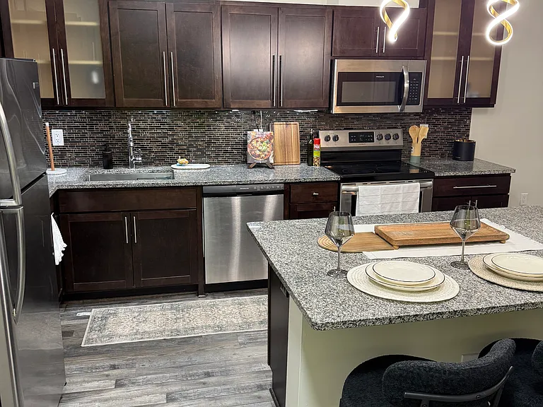 6400 Jefferson St #206 — Photo 2