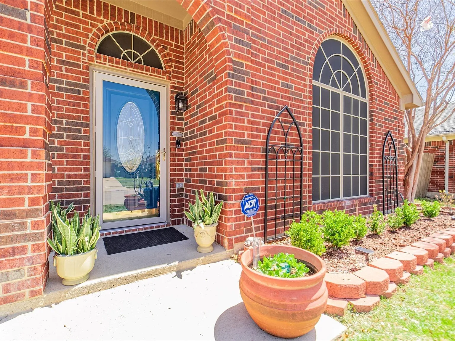 3 bed, 1575 sqft, $2,500 — Photo 4