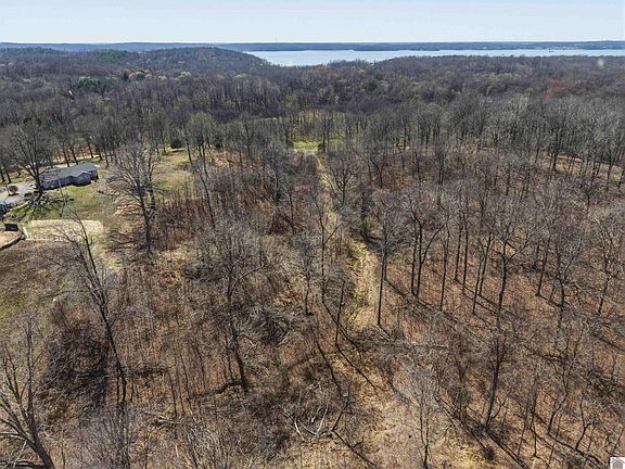 3rd image of 2113 Chestnut Oak Rd