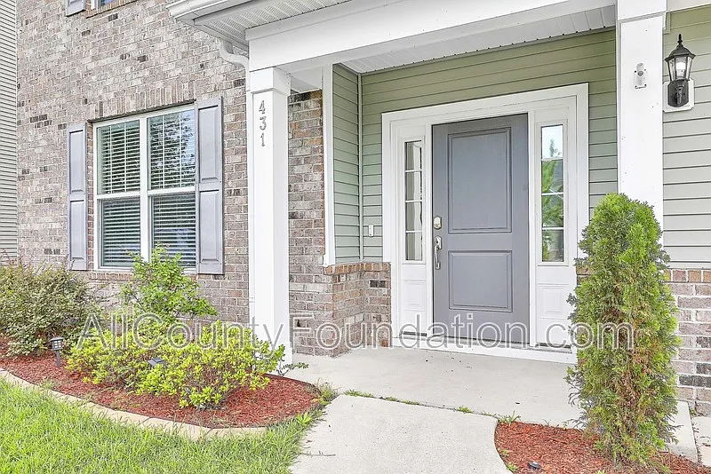 5 bed, 3.0 bath, 4346 sqft, $3,395 — Photo 4