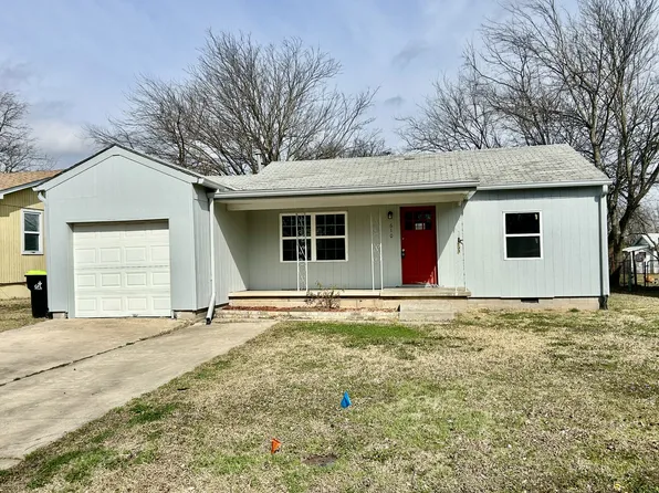 610 W 1st St, Ada, OK 74820