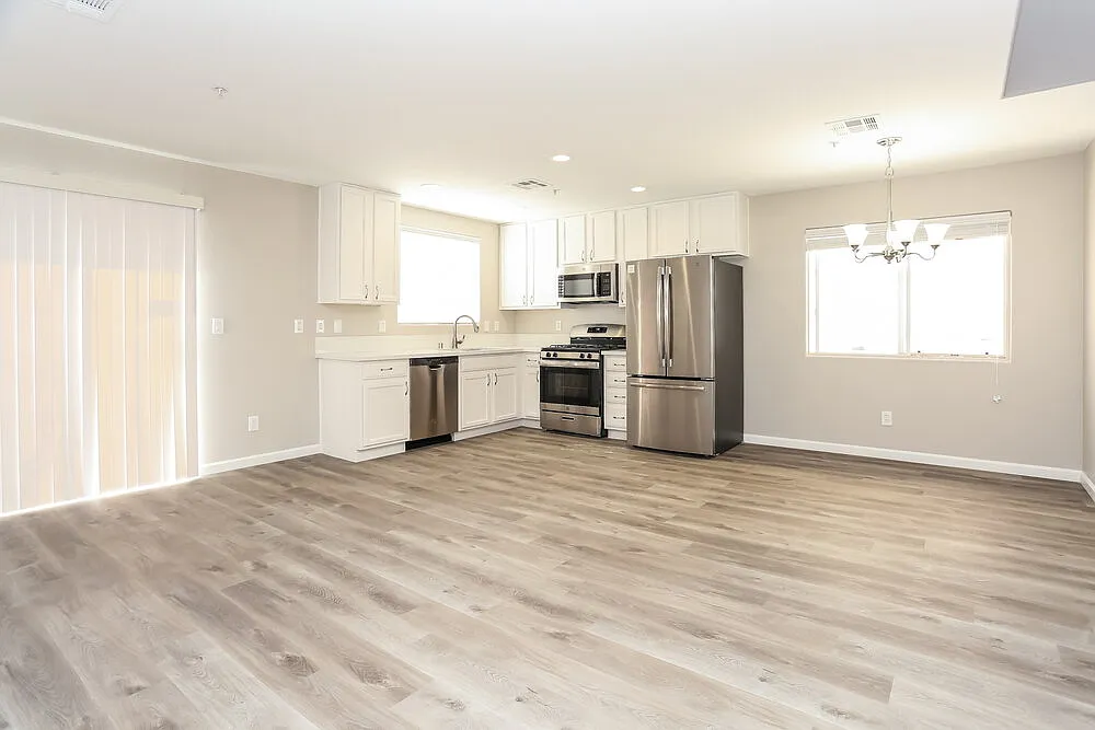 3 bed, 2.5 bath, 1385 sqft, $2,840 — Photo 4