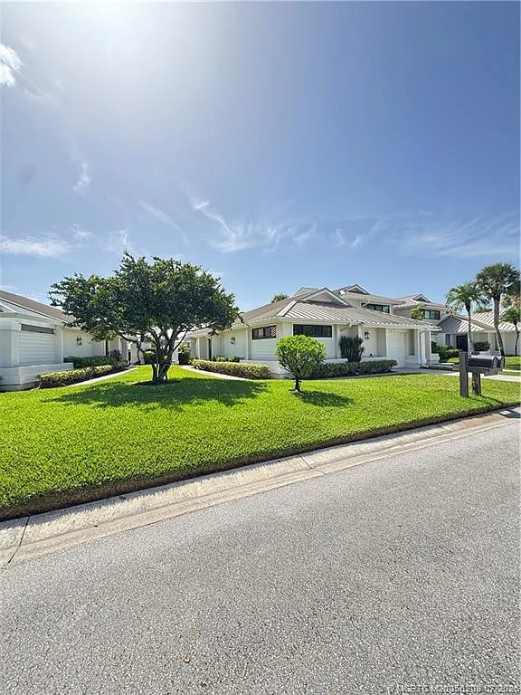 2 bed, 2.0 bath, 1598 sqft, $4,500 — Photo 2