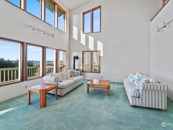 3rd image of 413 Dune Crest Drive