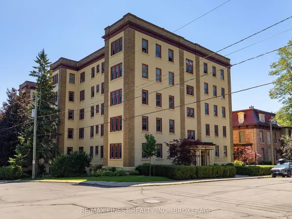 67 Sydenham St #201, Kingston, ON K7L 3H2
