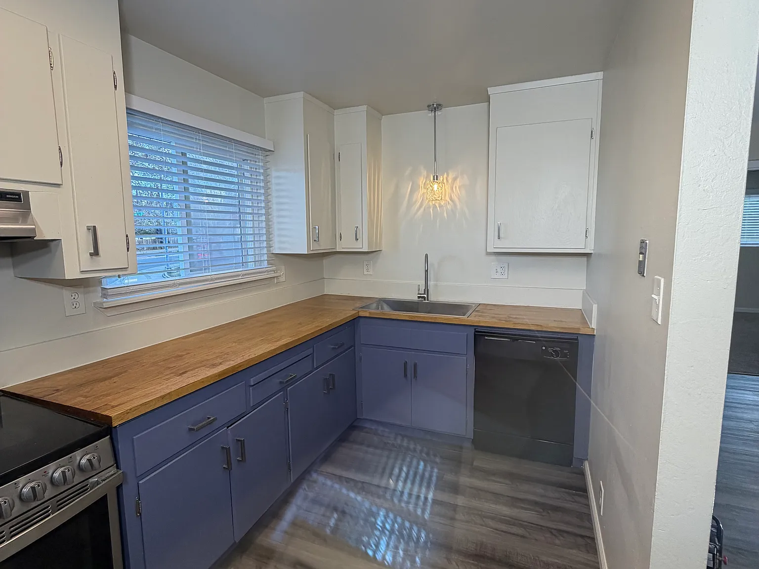 2 bed, 810 sqft, $1,950 — Photo 2