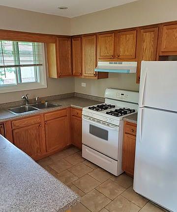 3rd image of 624 Rush St APT C