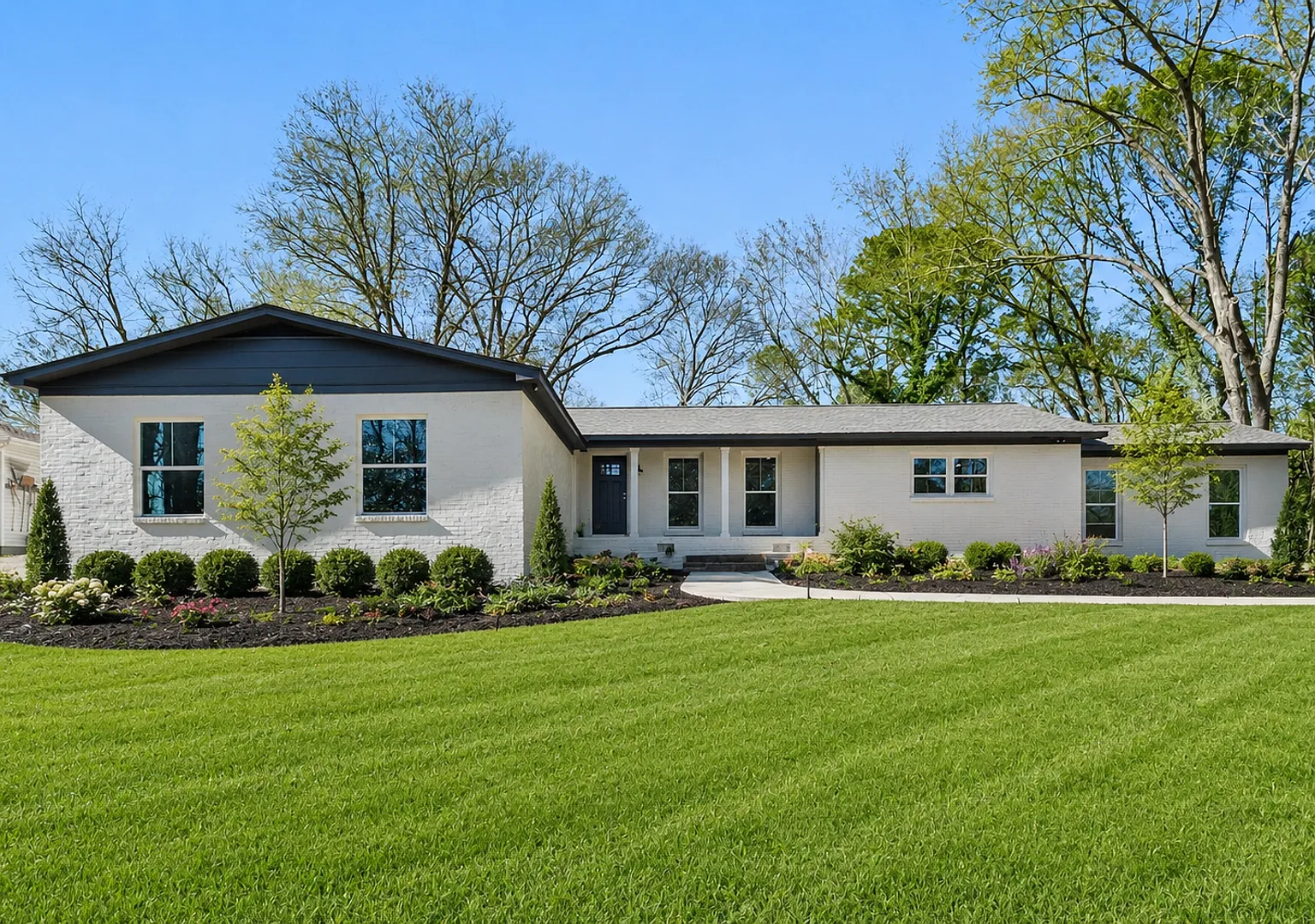 Cozy 3 Bed 3 Bath House! Available Now! — Photo 1