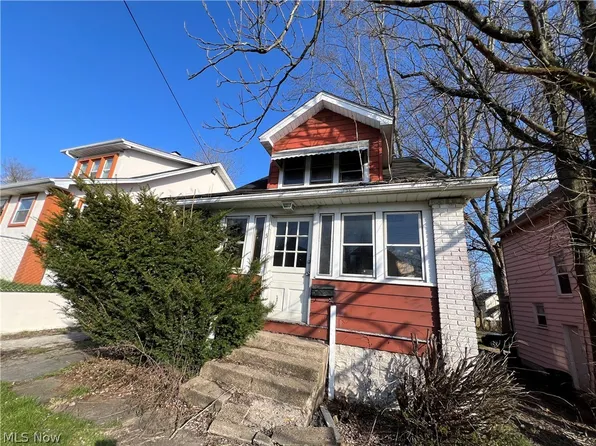 35 Palmer Ave, Campbell, OH 44405