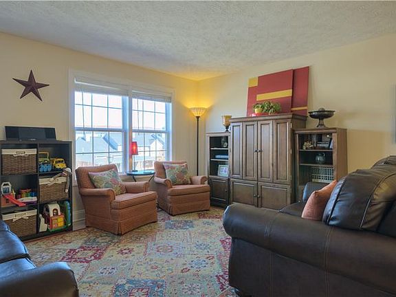 2nd image of 740 Oaktree Blvd
