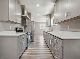 905 W 11th St, Waterloo, IA 50702