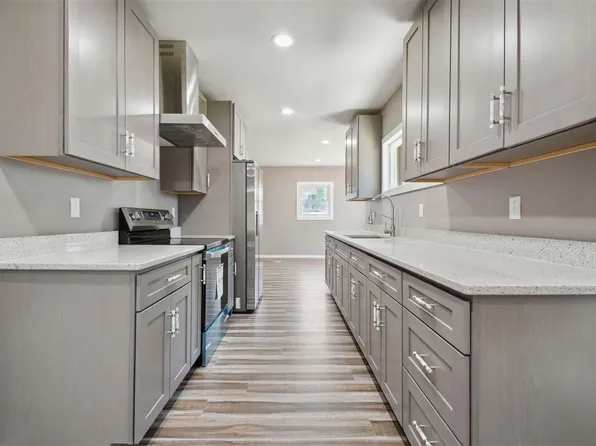 905 W 11th St, Waterloo, IA 50702