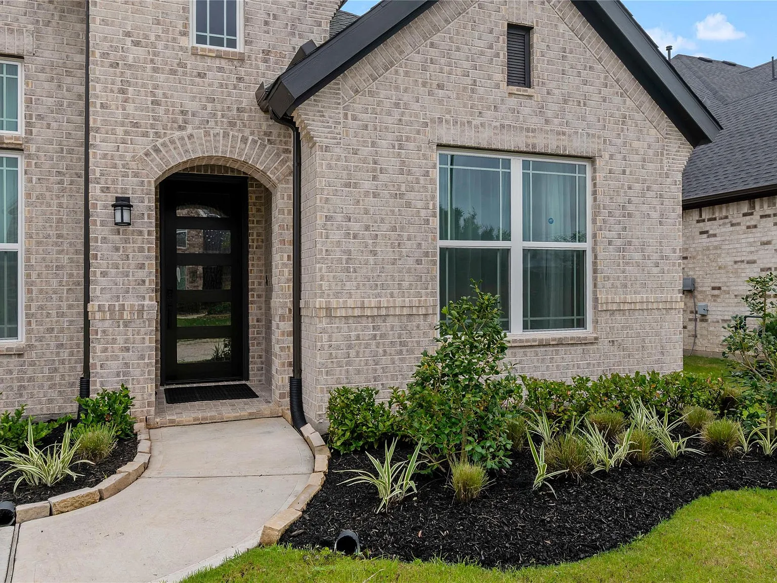 4 bed, 3.5 bath, 3345 sqft, $3,500 — Photo 3