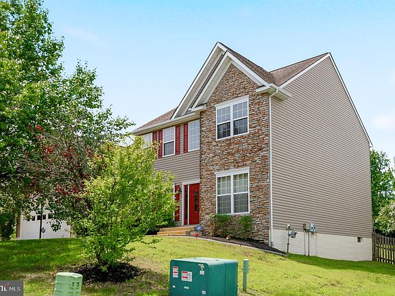 2nd image of 1005 Great Oaks Ln