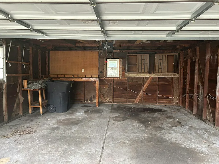 16121 Salem St — Photo 22
