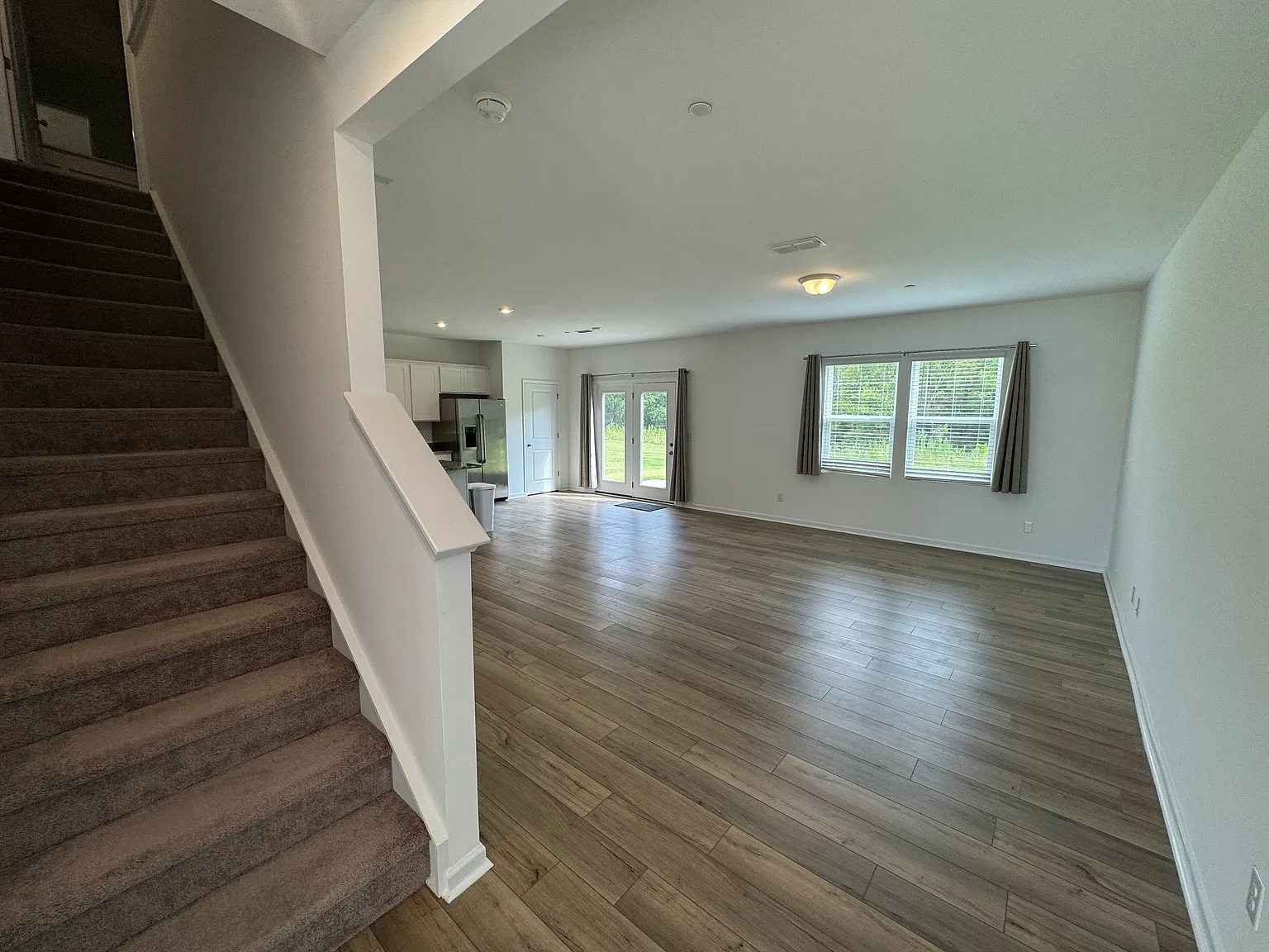 3 bed, 2.5 bath, 1701 sqft, $2,200 — Photo 4