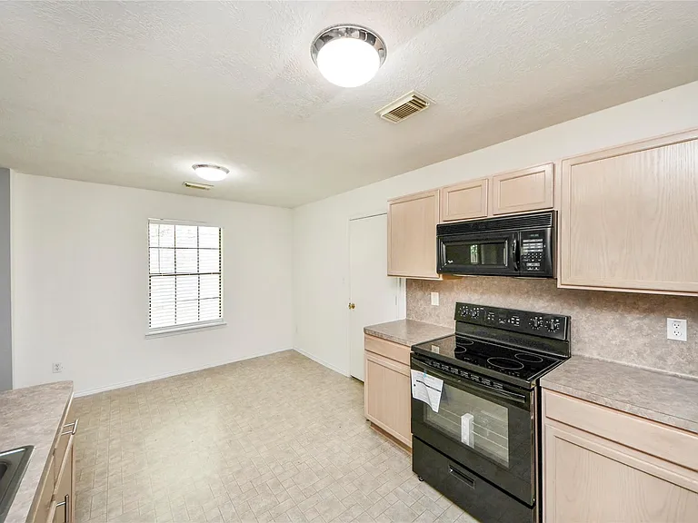 16134 Coleburn Dr — Photo 17
