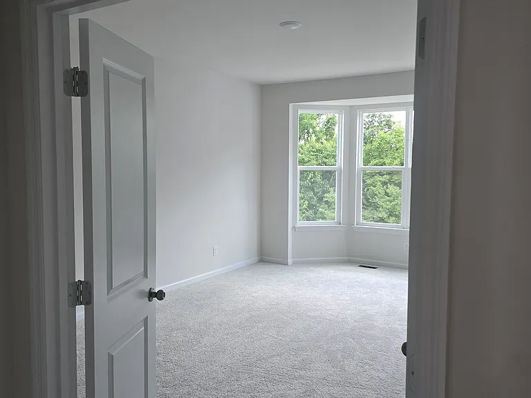 140 Sterling Dr — Photo 29