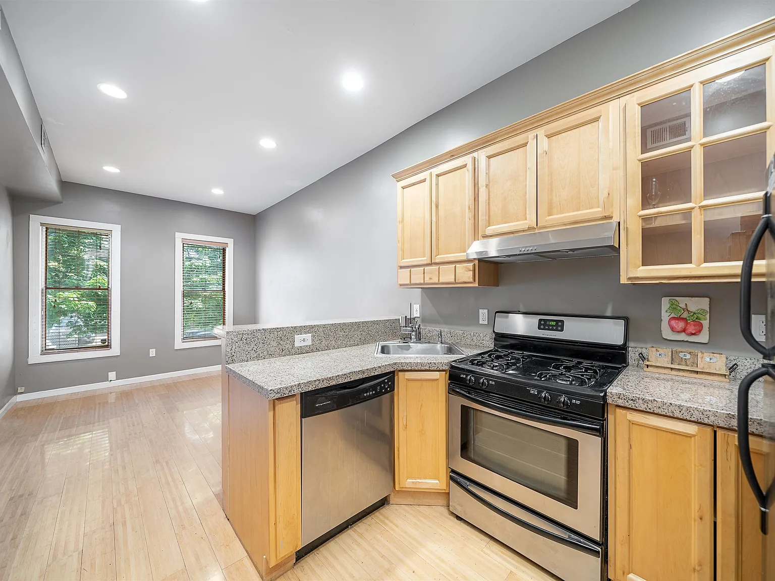 1 bed, 1.0 bath, 559 sqft, $2,250 — Photo 3