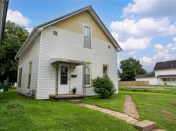 936 S Lawn Ave, Coshocton, OH 43812