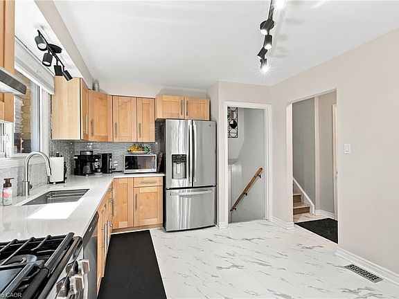5th image of 12 Glamis Ct