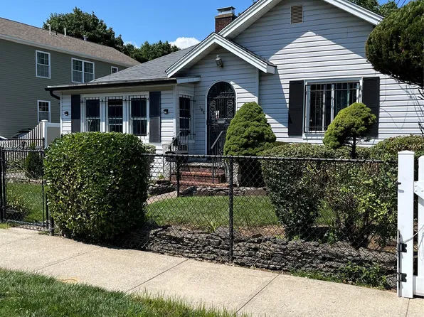 137 E Roosevelt Avenue, Roosevelt, NY 11575