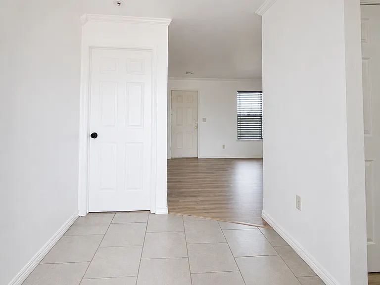 941 NE 84th St — Photo 3