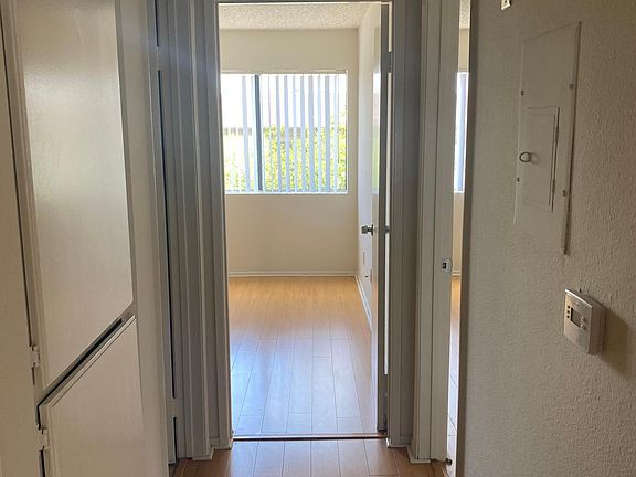 4th image of 640 E Harvard St APT 206