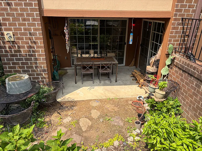 2111 Woodbox Ln #A — Photo 36