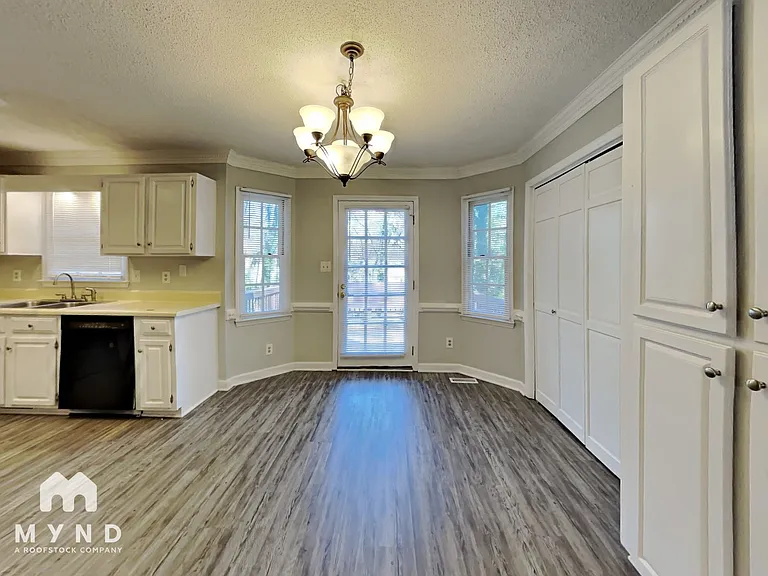 6125 Krandon Dr — Photo 7